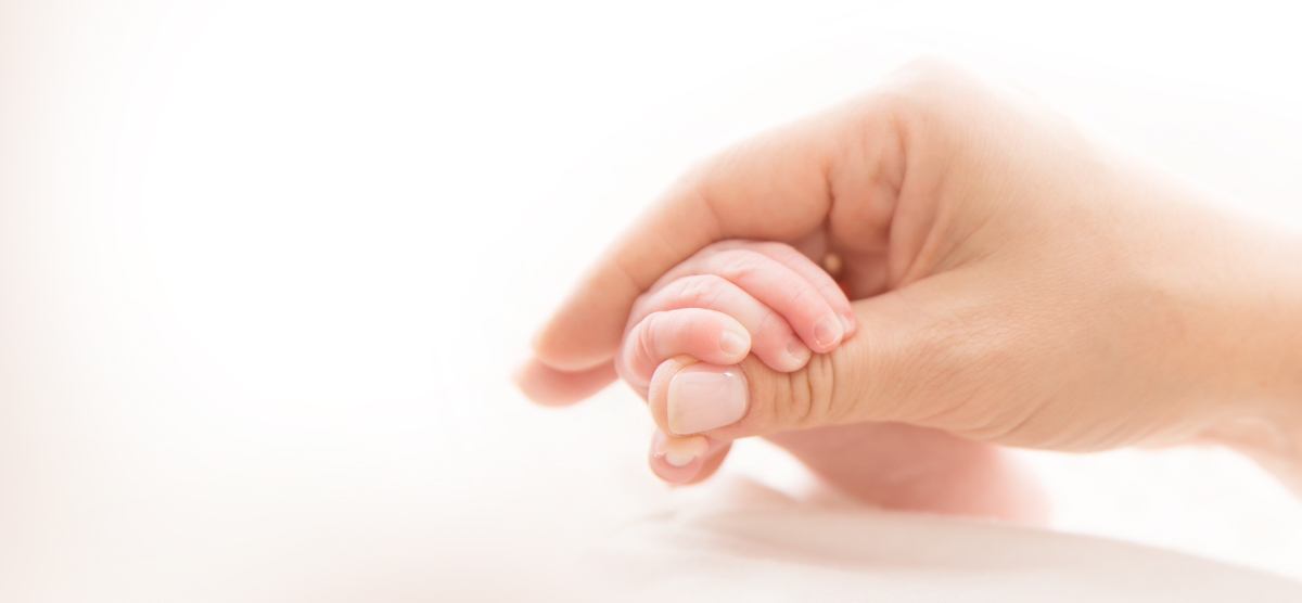 Jak i czym myć rączki niemowlakowi?