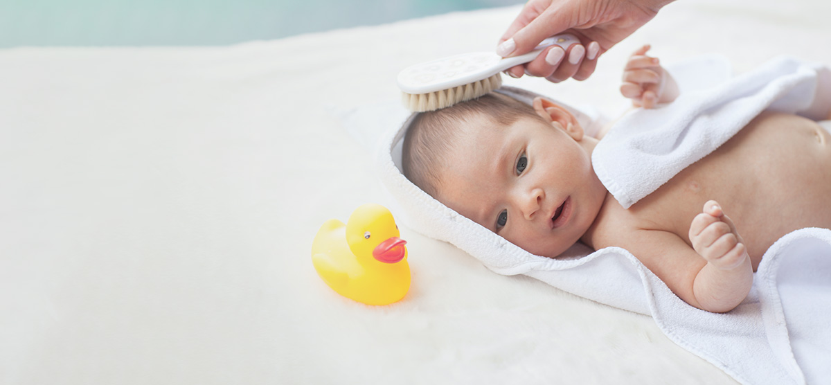 Włosy niemowlaka – jak o nie dbać?