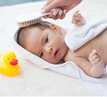 Włosy niemowlaka – jak o nie dbać?