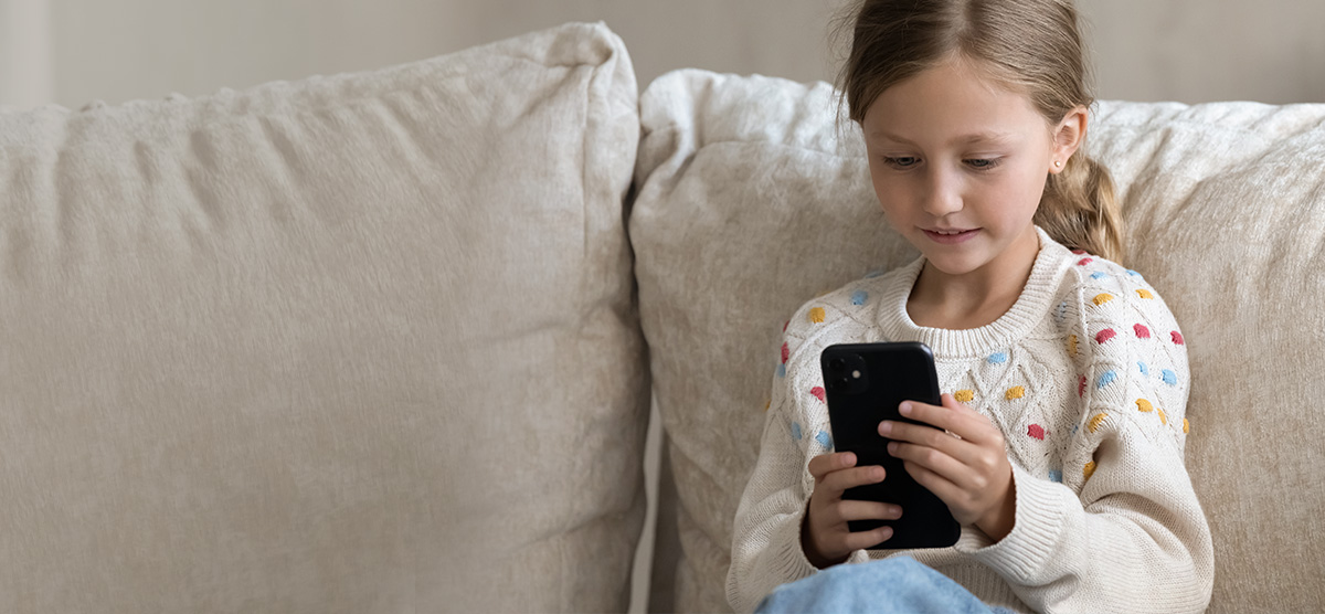 Kiedy jest czas na telefon dla dziecka? Porady